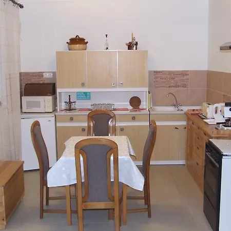 招待所 Meggyes Vendeghaz Nyírmeggyes