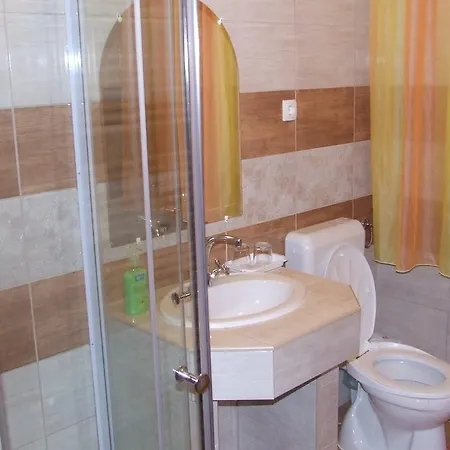 招待所 Meggyes Vendeghaz 3*