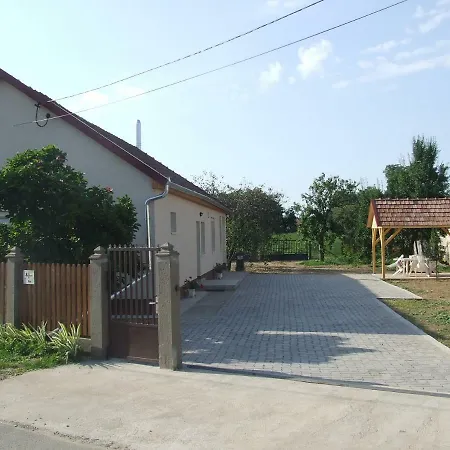 Meggyes Vendeghaz Guest house Nyirmeggyes